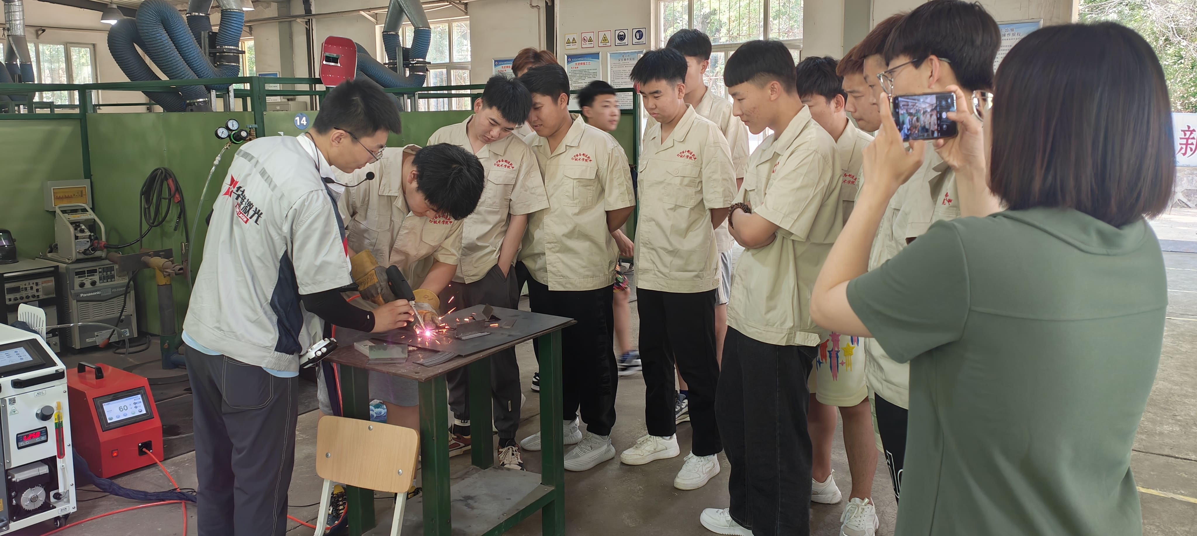 Huawei Laser's 1500W's Handheld Welder Boosts Keterampilan Pelatihan di Liaoning Tech College