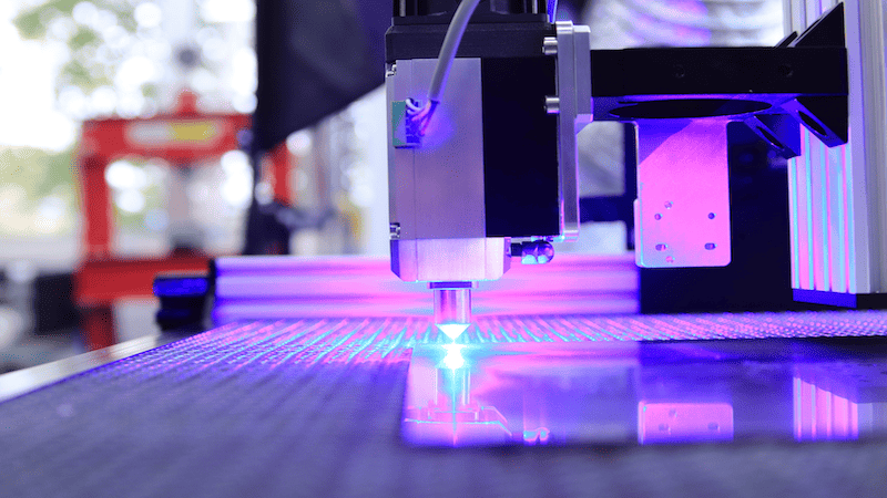 Kemajuan pemotongan kaca: Penerapan mesin pemotong laser di industri pemrosesan kaca
