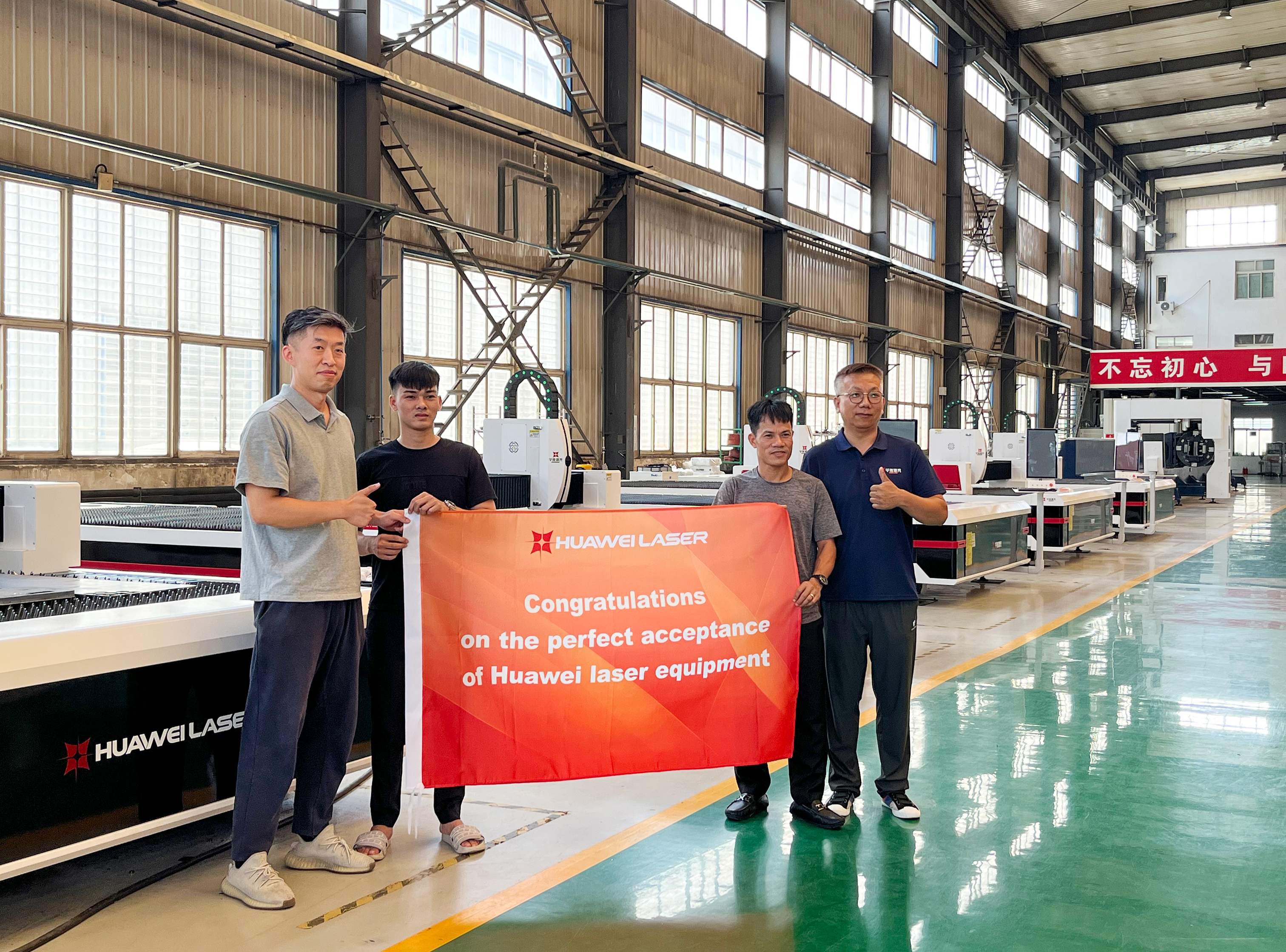 Pengiriman sukses 6000W 6020 Laser Cutter ke Vietnam